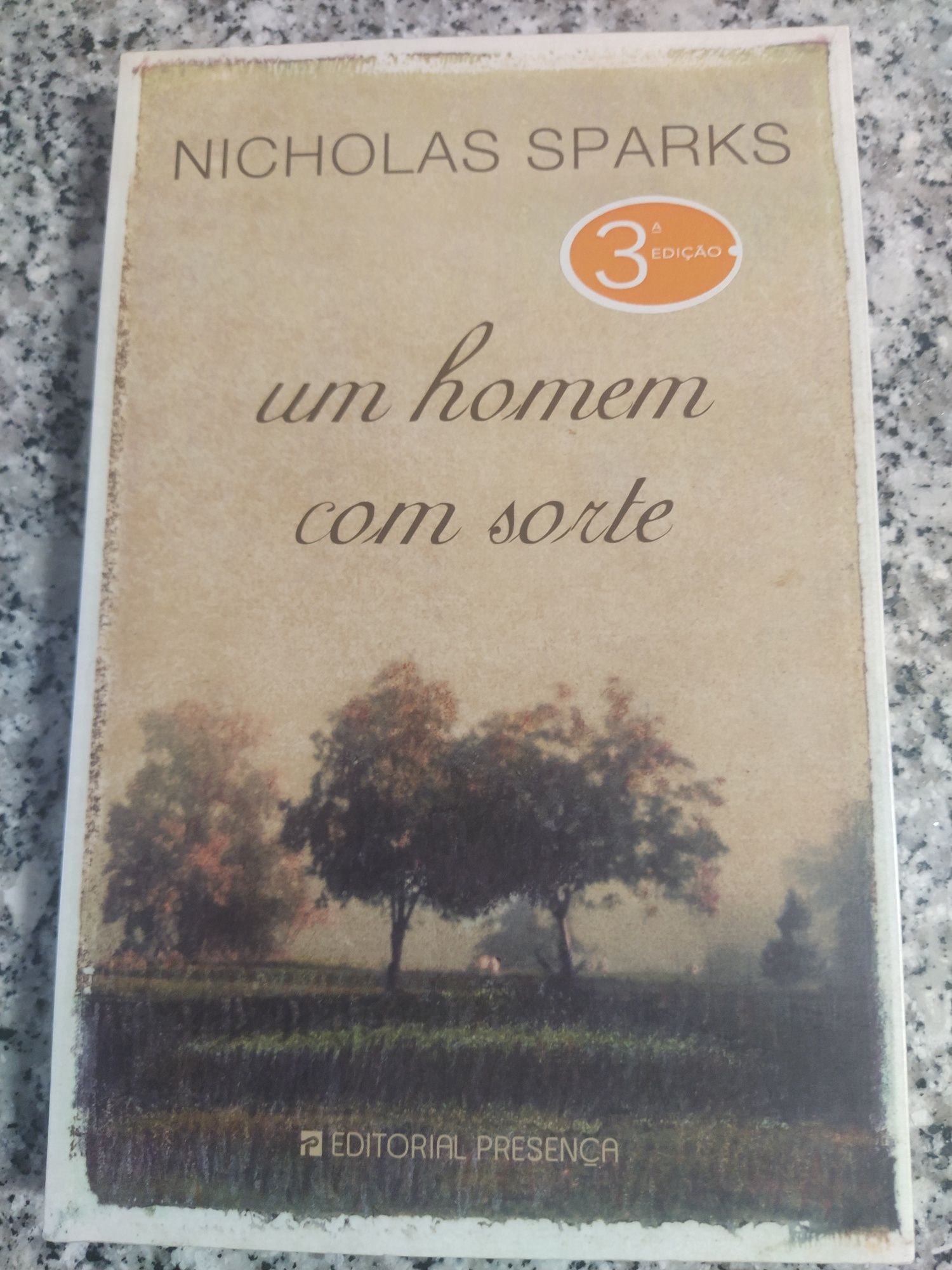 Livro de Nicholas Sparks um homem com sorte