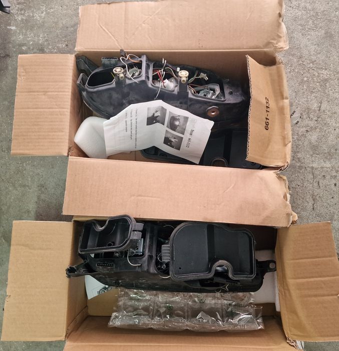 Par de Faróis Dianteiros | Fiat Punto