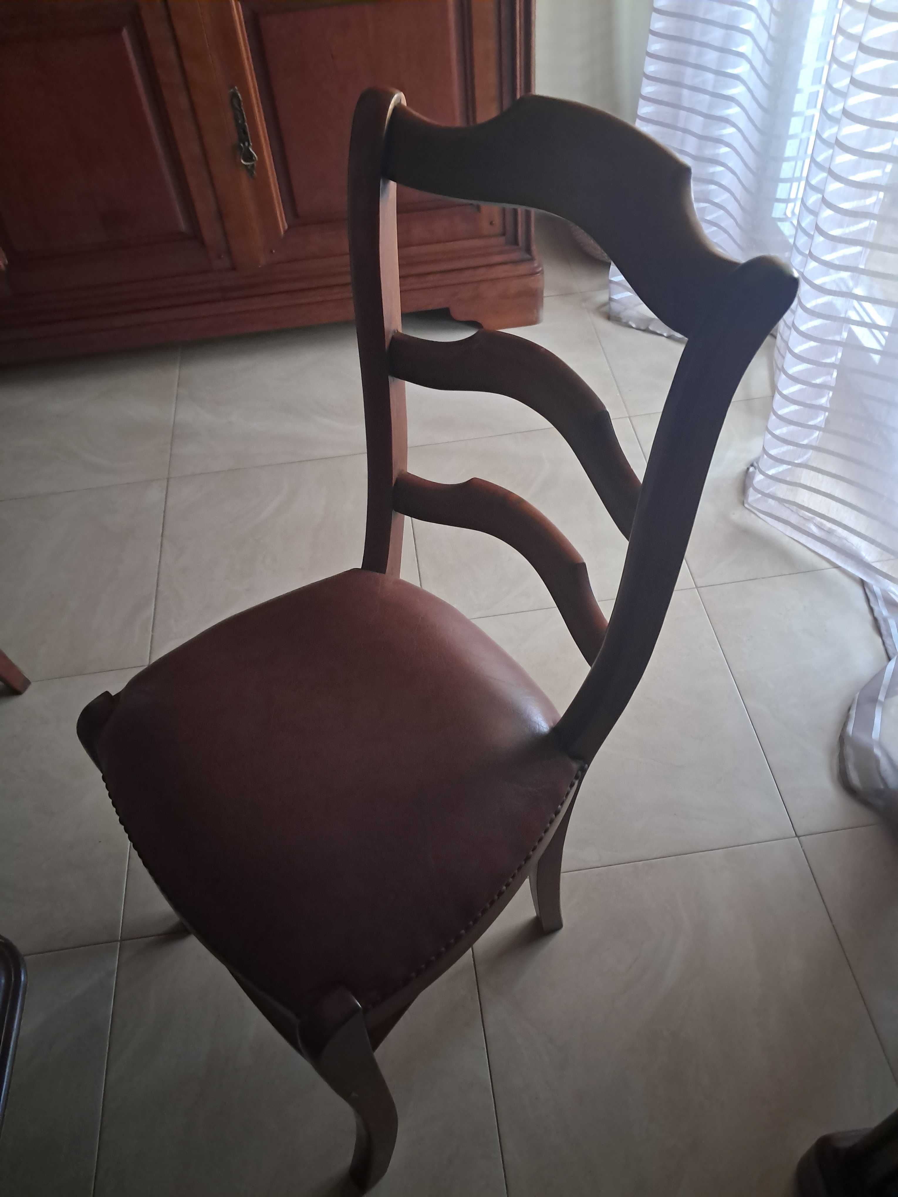 Venda de mobília de sala em cerejeira armario,mesa,cadeiras.