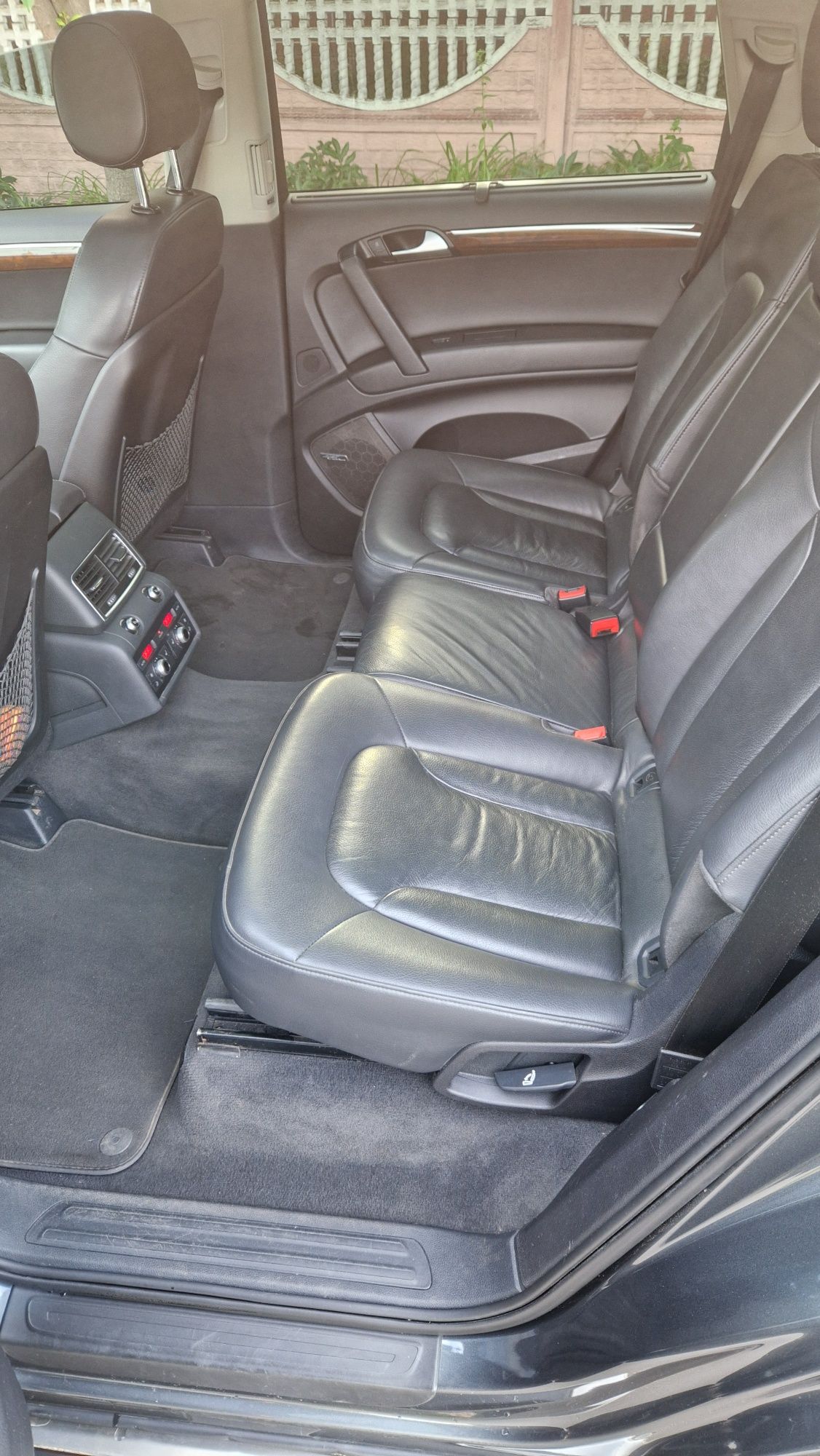 Audi Q7 в дуже гарному стані, від власниці