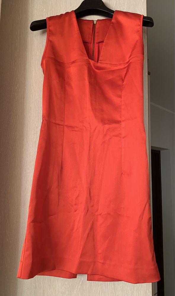 Шикарное красное платье размер S
