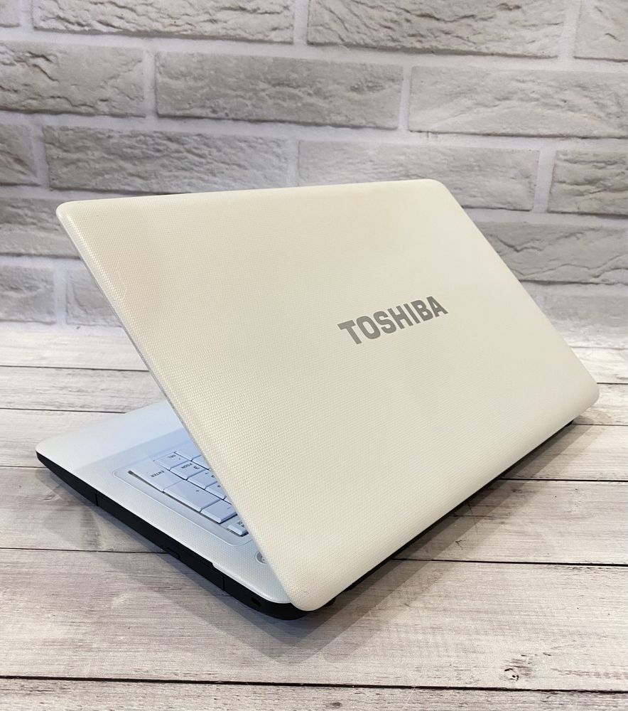 Ноутбук Toshiba Satelite C670D 17.3’’ AMD E-350 8GB ОЗУ/64GB SSD r1582