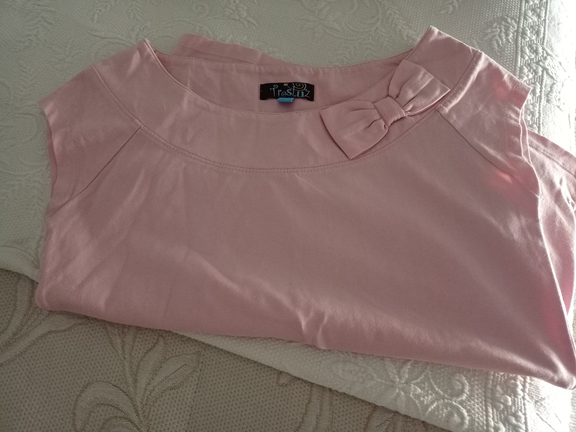 T-shirt rosa da marca trazluz menos 12 anos