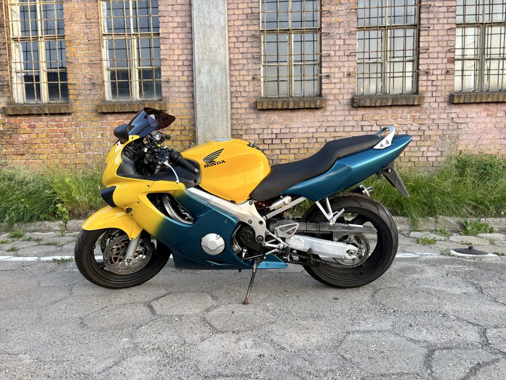 **Honda CBR 600 F4**