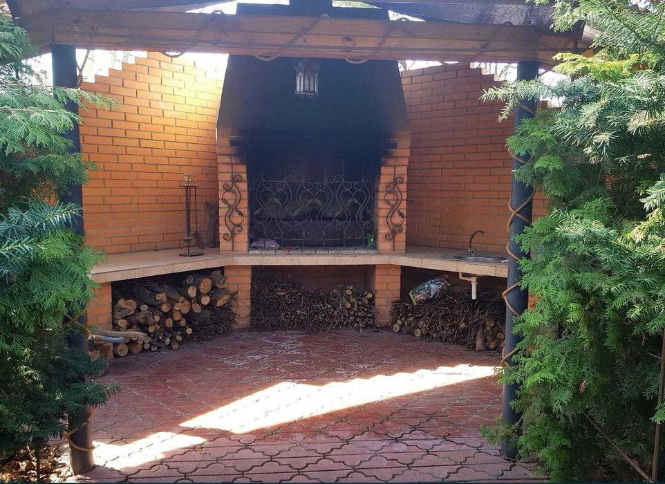 Дом 300кв. Бассейн с подогревом. Сауна, джакузи, бильярд.