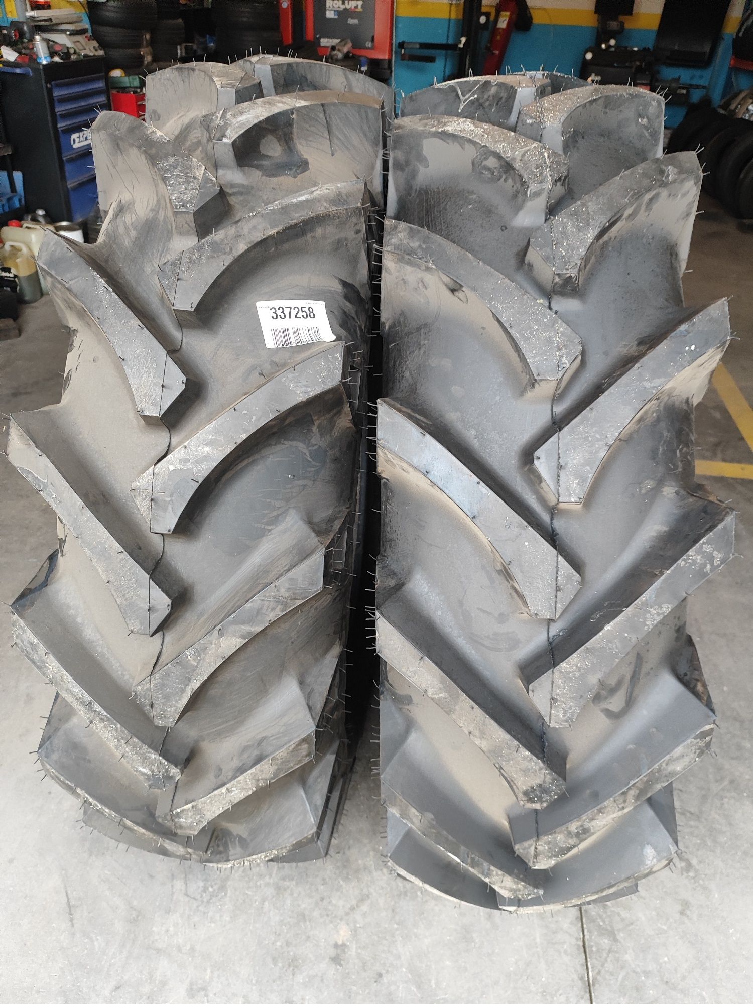 2 pneus Novos Agrícolas 14.9-28 Ascenso - Oferta da entrega