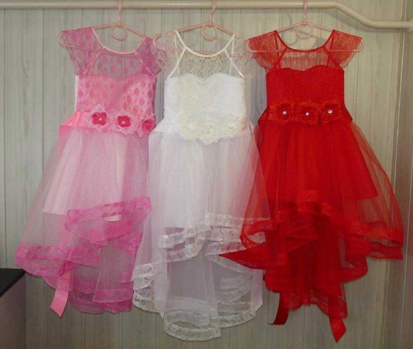 Пишна, святкова, нарядна сукня із шлейфом