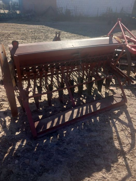 Siewnik zbożowy zawieszany