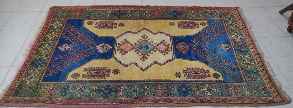 Vende-se tapete de lã