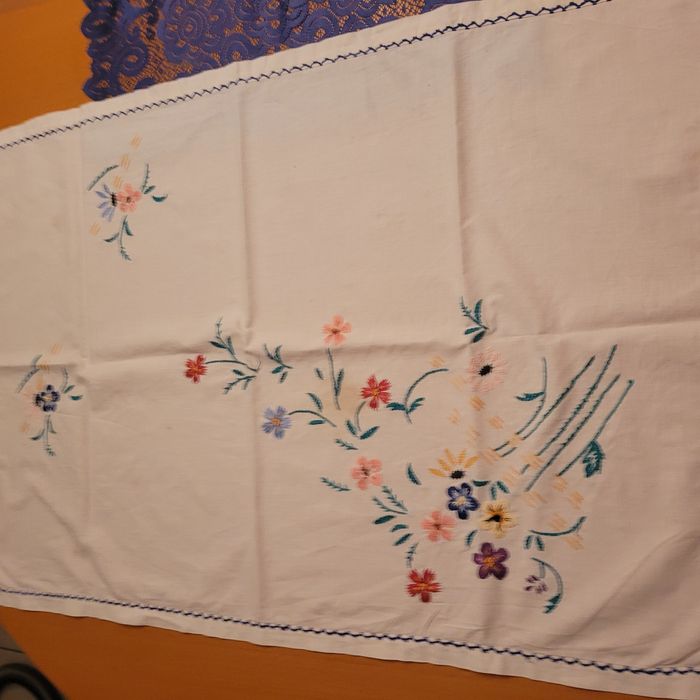 Serwetka ręcznie haftowana