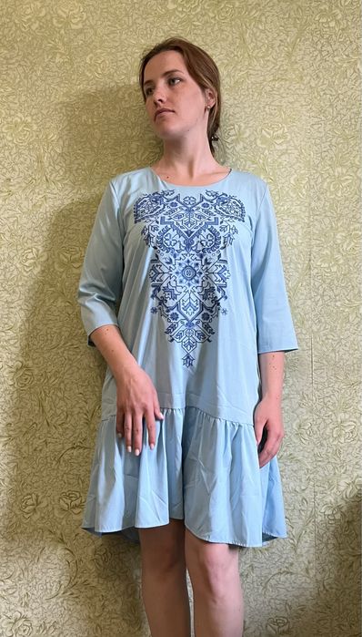 Сукня з вишивкою