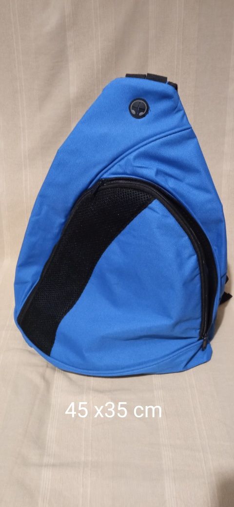 Mochila azul de uma alça nova