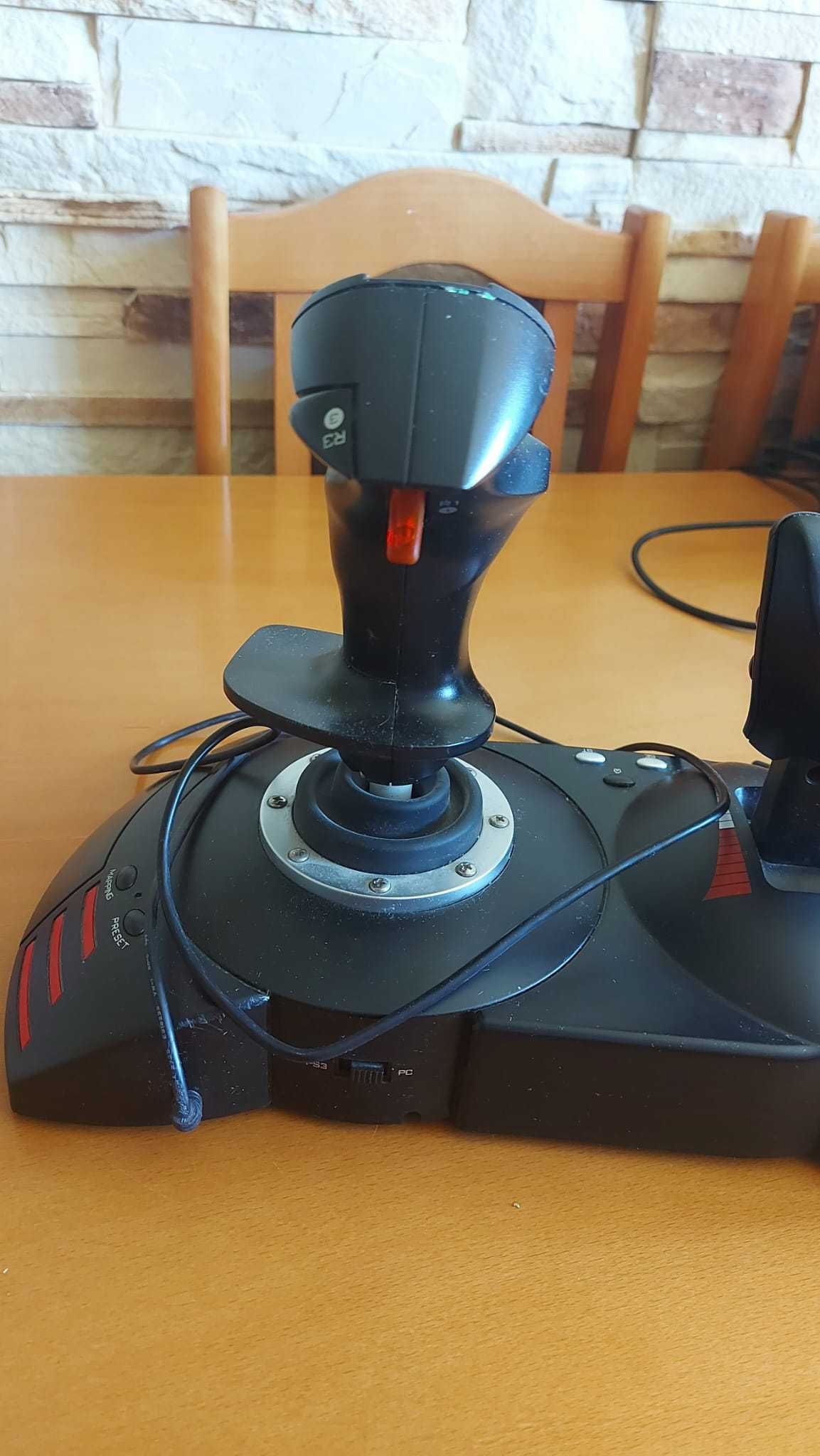 Joystick Thrustmaster