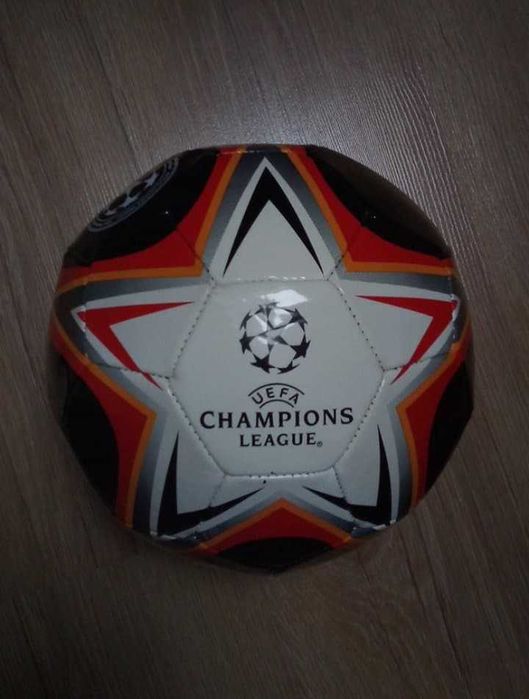 Nowa Piłka Champions League r.5