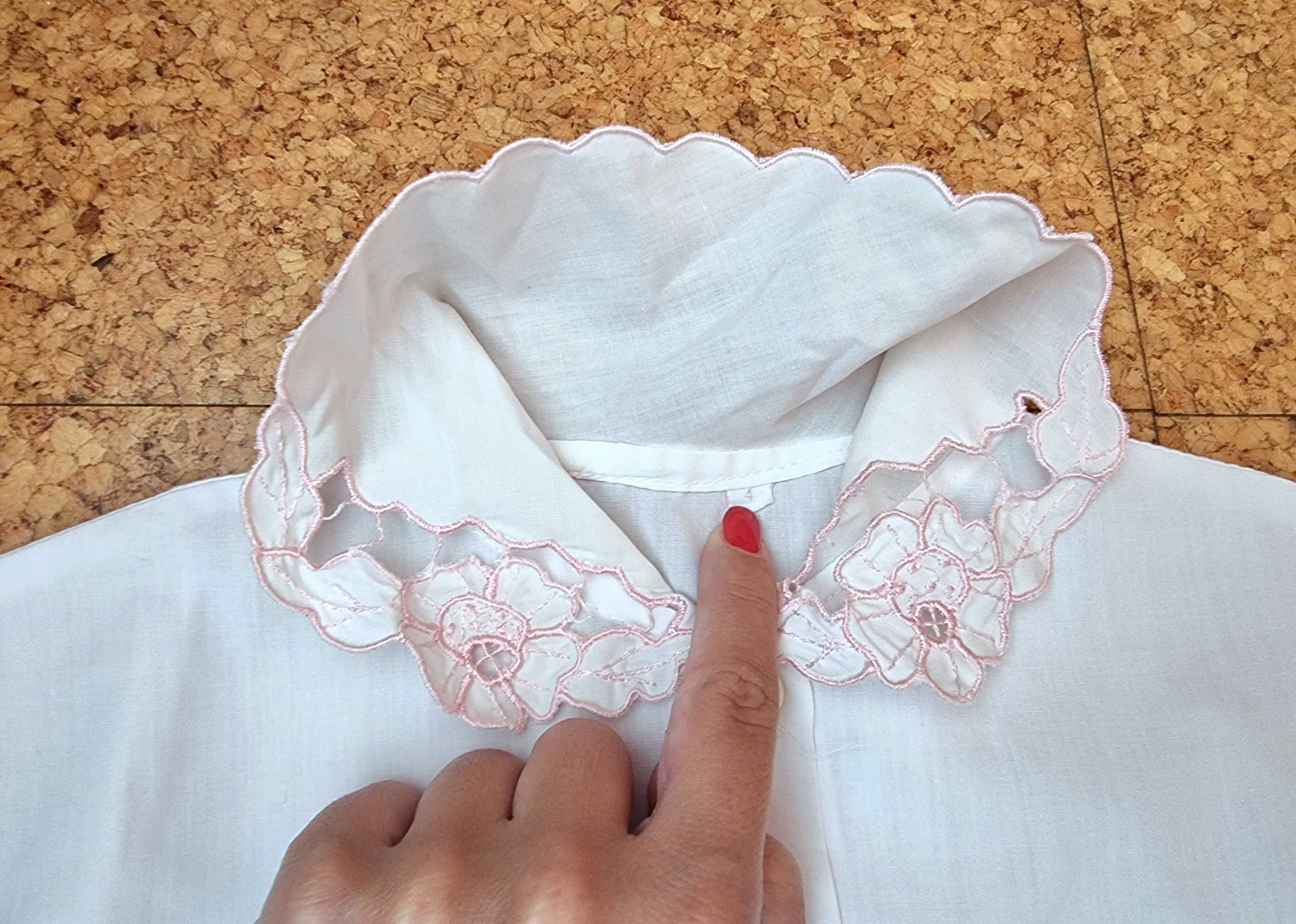 Camisa de manga curta branca com detalhes rosa, 4 anos