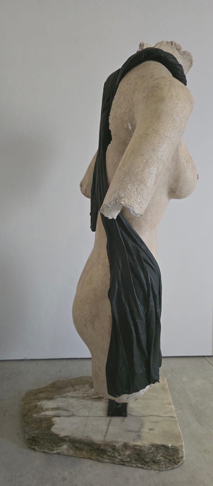 Esculturas em massa Pedra, Figura Feminina