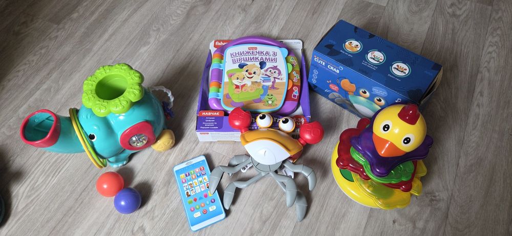 Лот(набір) іграшок. Книжечка з віршиками. Краб. Піраміда. Слоненя. Тел