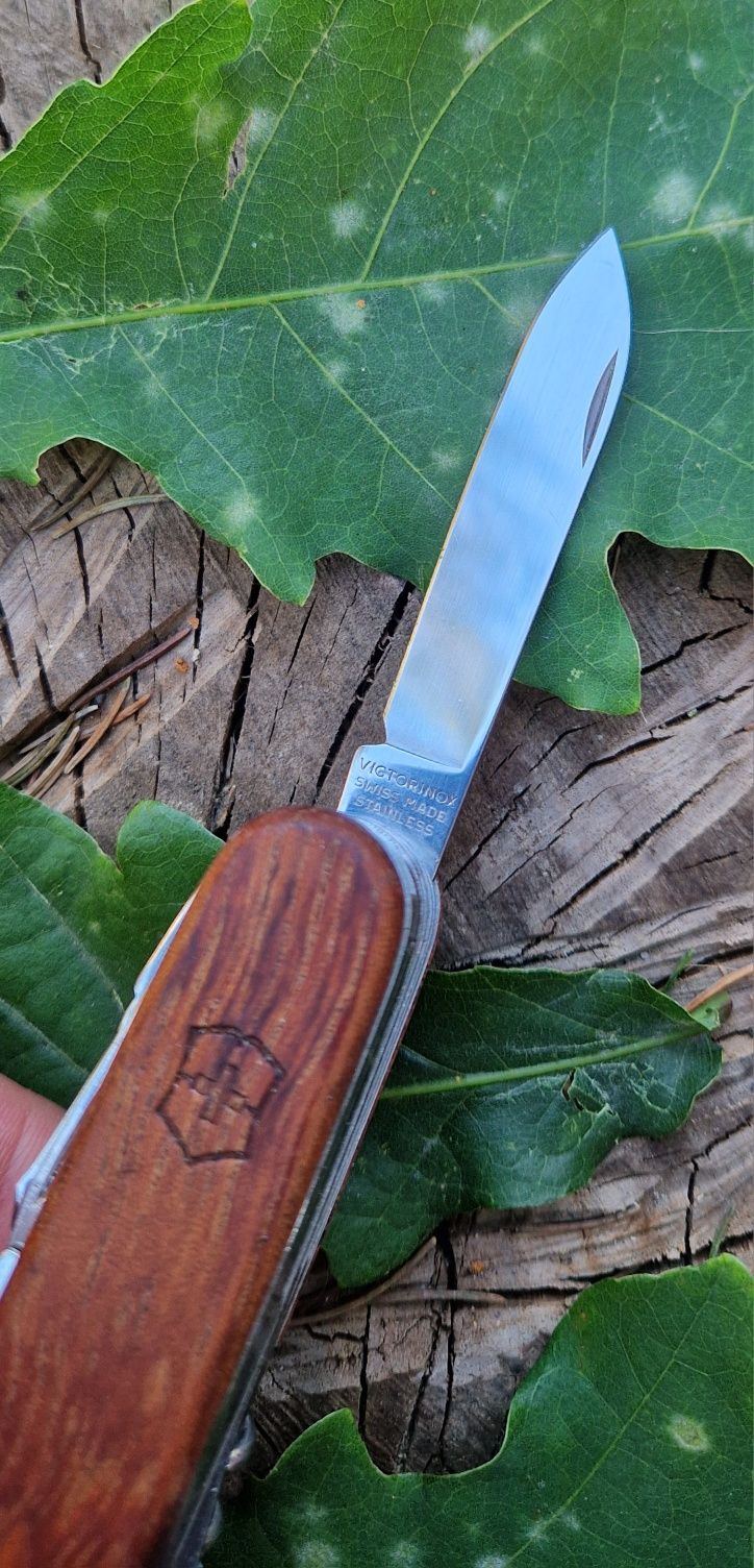 Scyzoryk Victorinox Swiss Champ Wallnut Wood multitool