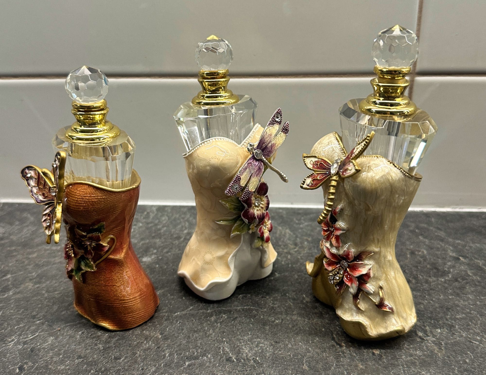Flakon na perfumy, zestaw 3 designów. Dekoracyjne, ozdobne.