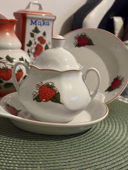 Kazzubska porcelana wzór w truskawki Łubiana