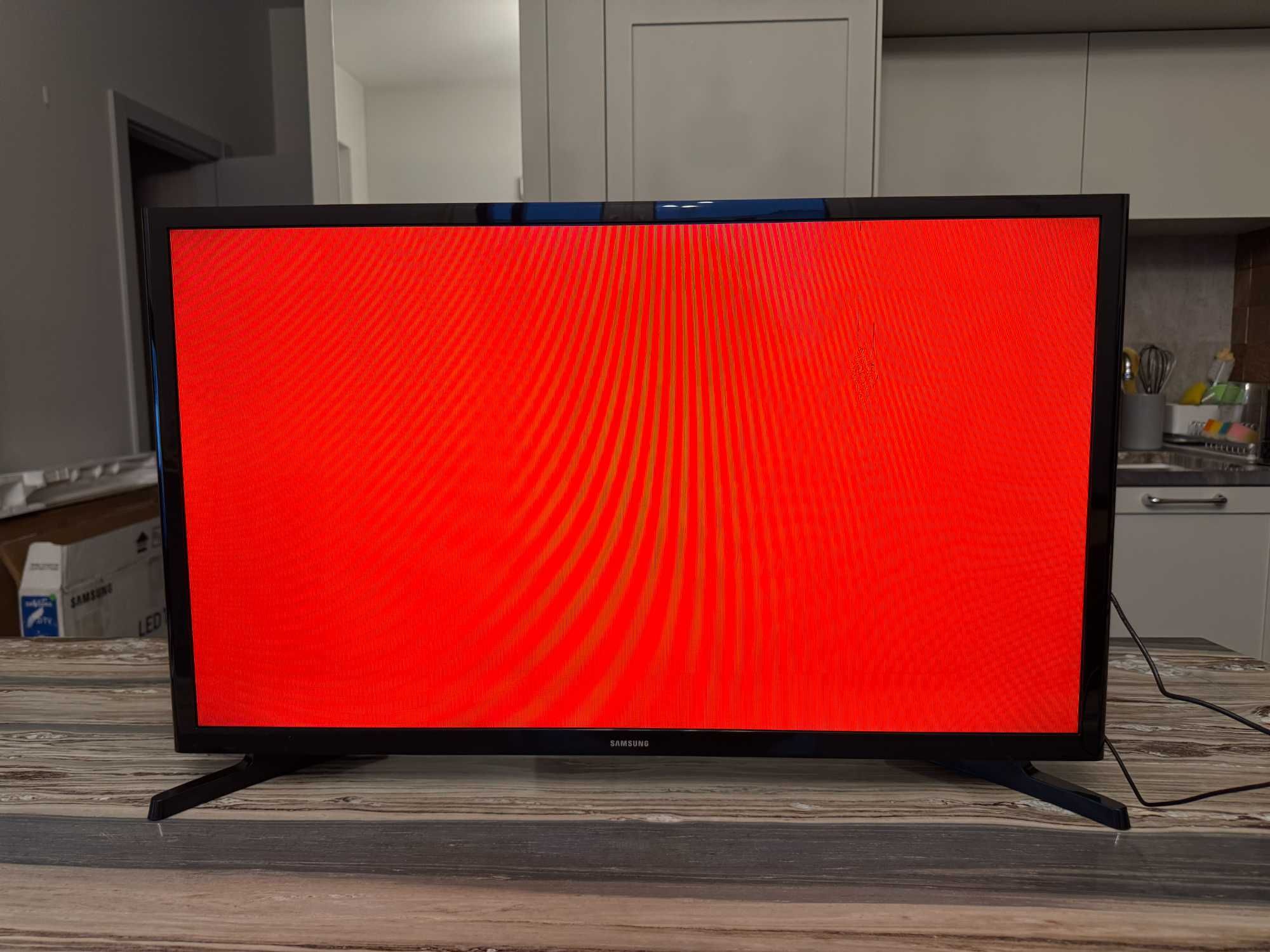 Telewizor 32" Samsung 32J4000BF + tuner DVB-T2/HEVC