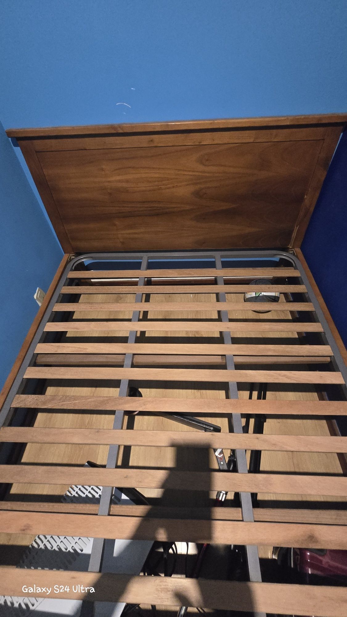 Cama de casal usada