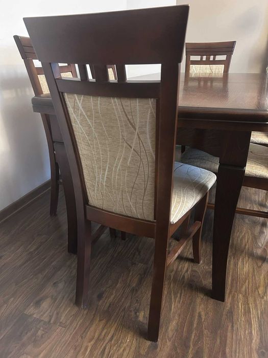 Drewniany stół z 6 krzesłami