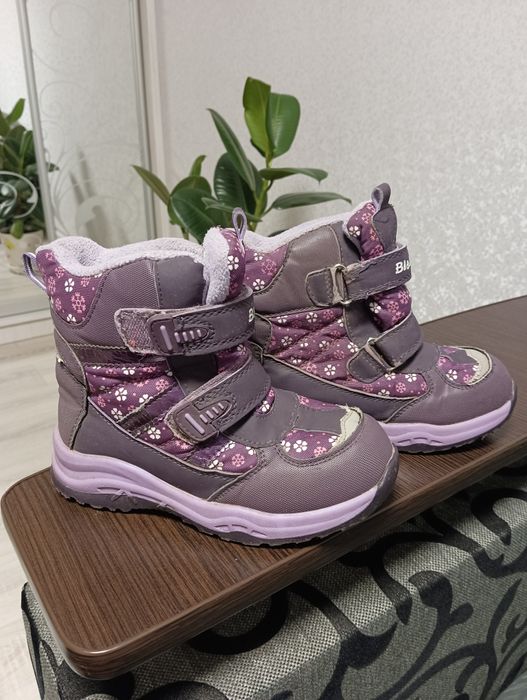 Продам сапожки BI&KI