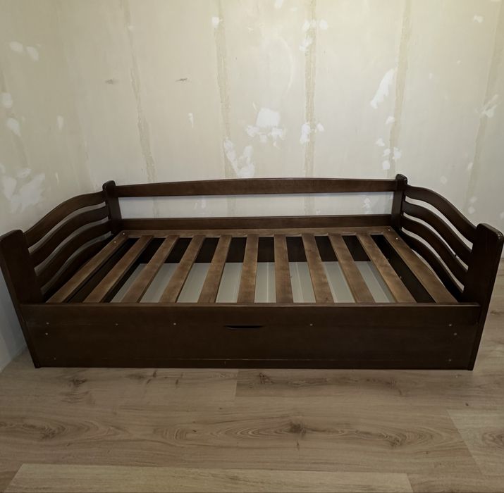 Ліжко з дерева з підйомним механізмом