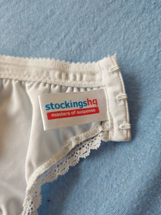 Angielski pas do pończoch nylonowych