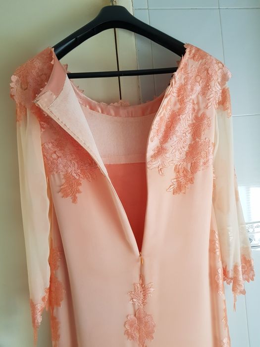 Marque a diferença, com este lindo vestido novo, de festa  ou cerimóni