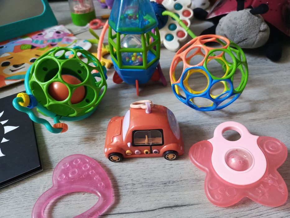 Zestaw zabawek niemowlęcych dla maluszka interaktywne sensoryczne