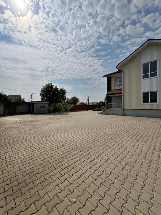 Комерційний комплекс у м. Нововолинськ!