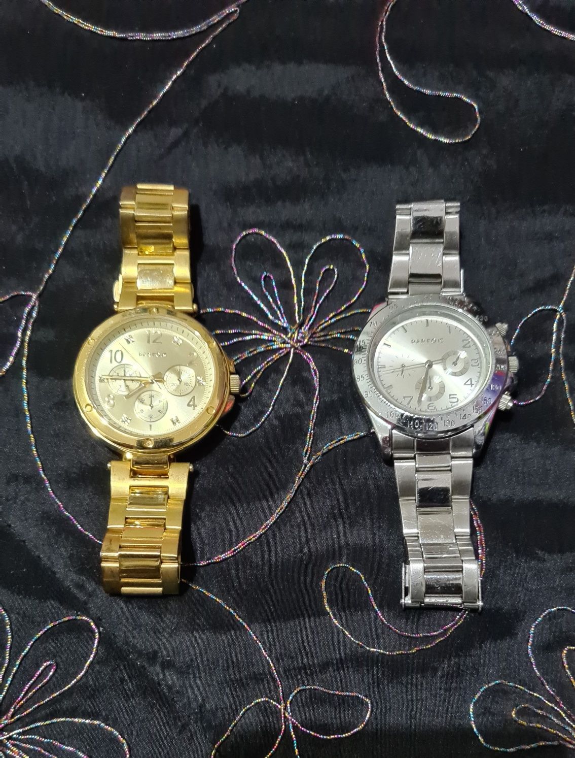Relógios marca PARFOIS e BERSHKA