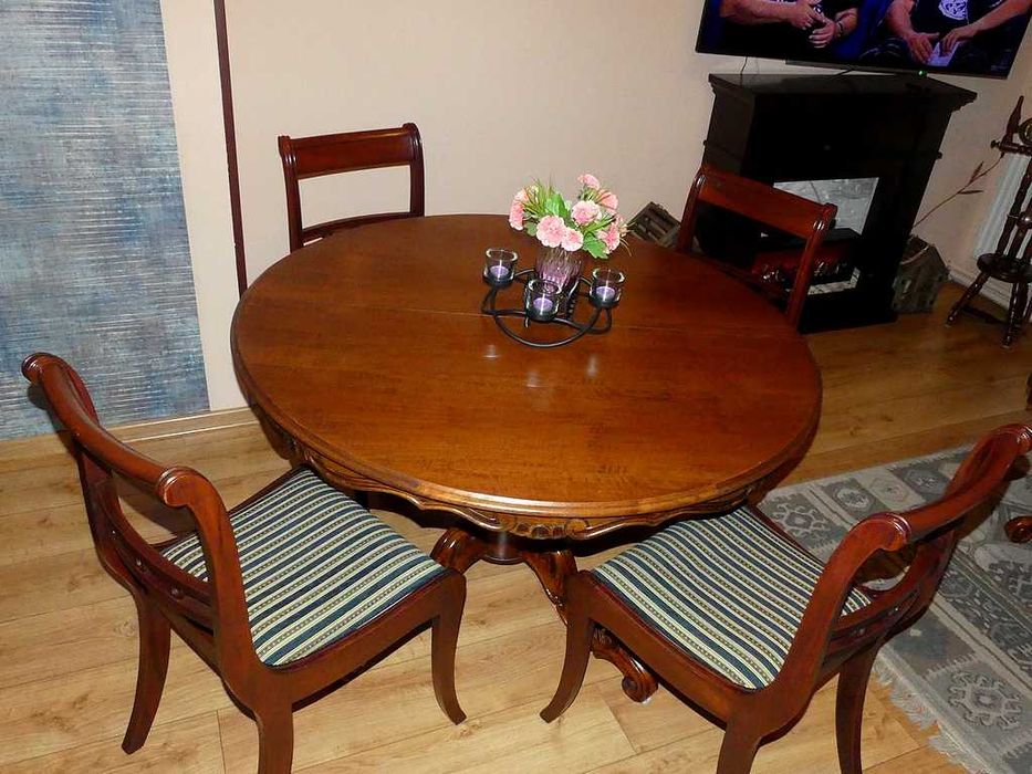 Przedwojenne meble w stylu wiktoriańskim. Po renowacji