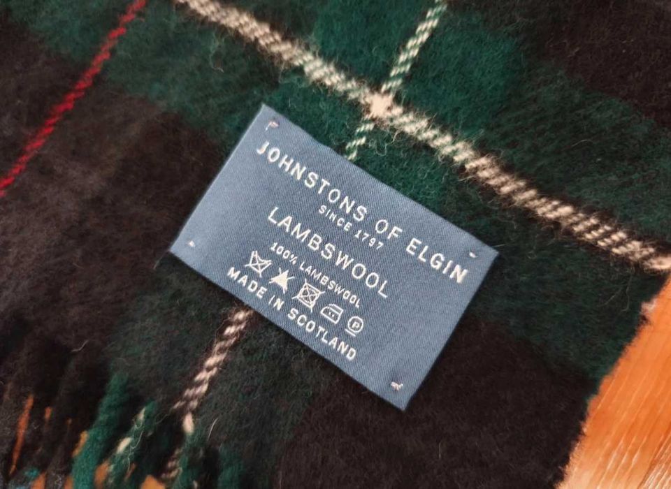 Zielony wełniany klasyczny szal w kratę Johnstons of Elgin tartan