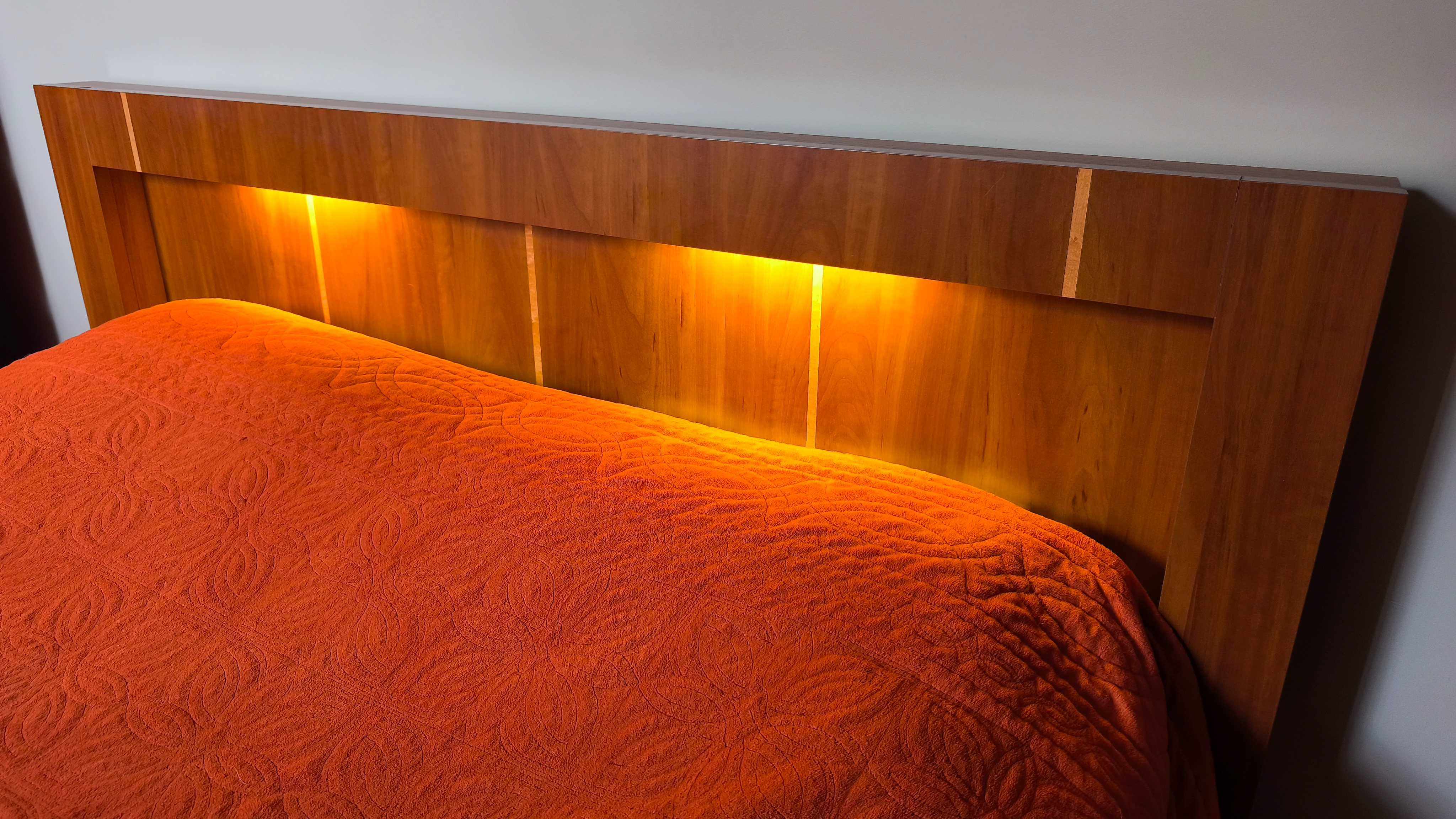 Eleganckie Łóżko VOX Modern 140x200 z oświetleniem