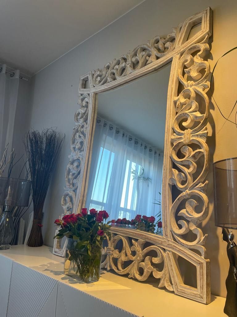 Ogromne lustro w bielonej, oryginalnej, drewnianej ramie glamour