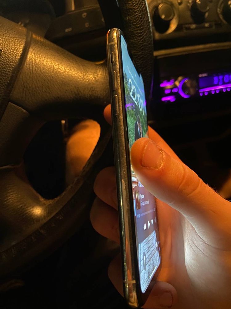 Продам iphone X 64