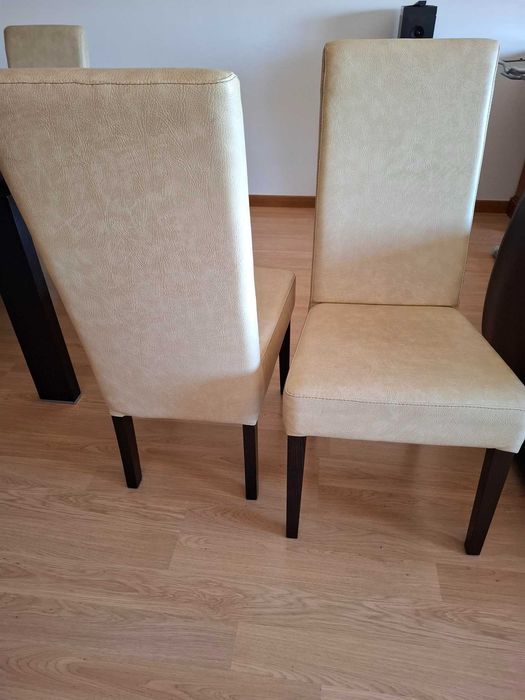 Cadeiras em pele verdadeira