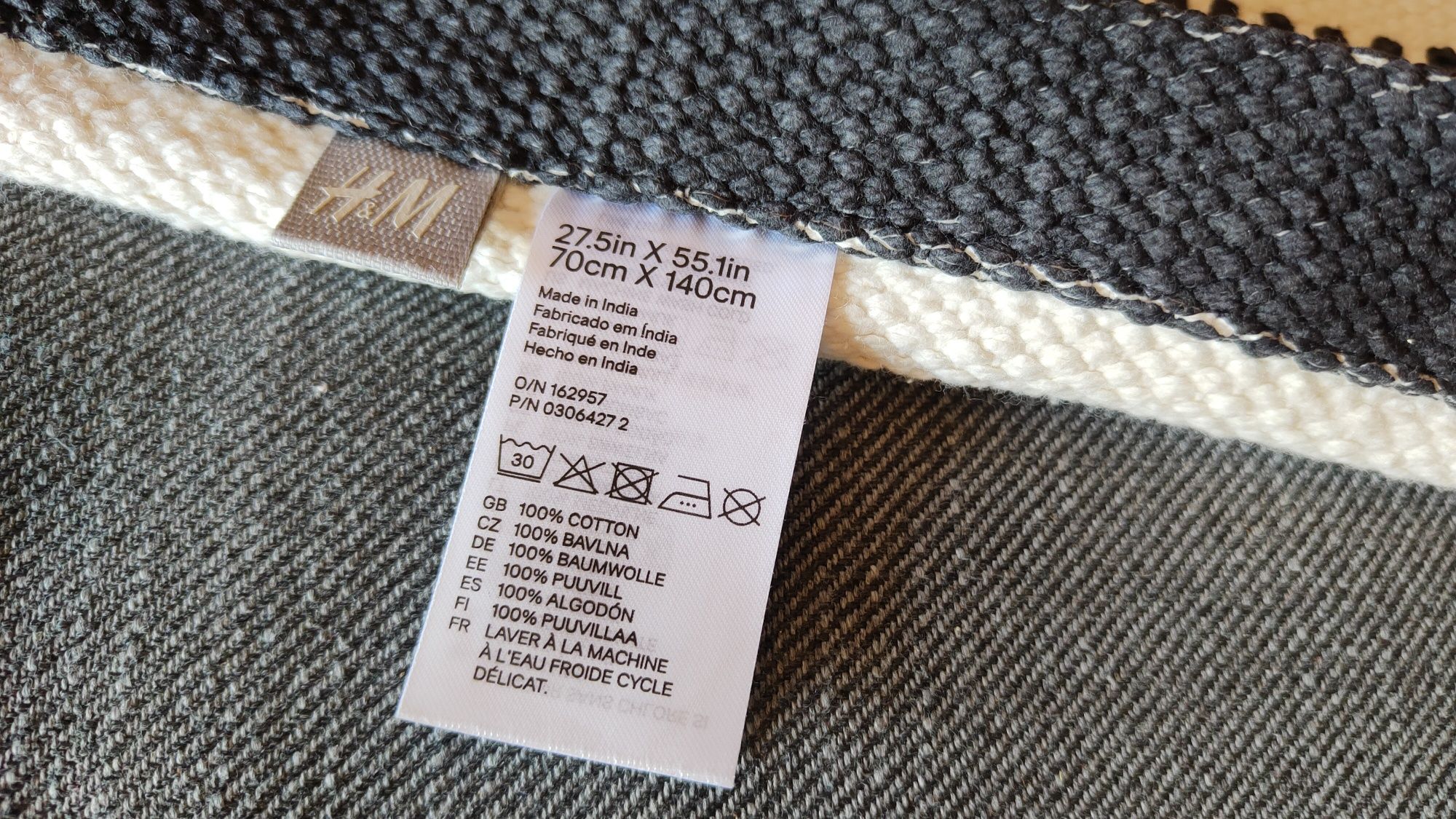 Nowy dywan H&M czarno bialy