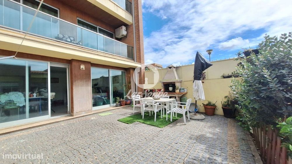 Moradia Gaveto T3 com terraço e Garagem para 3 carros em Nine, Fama...
