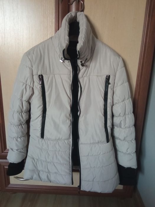 Kurtka z ozdobnymi zamkami