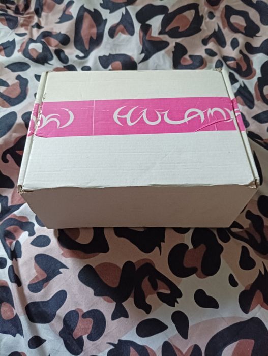 Young Leosia hulanki preorder deluxe