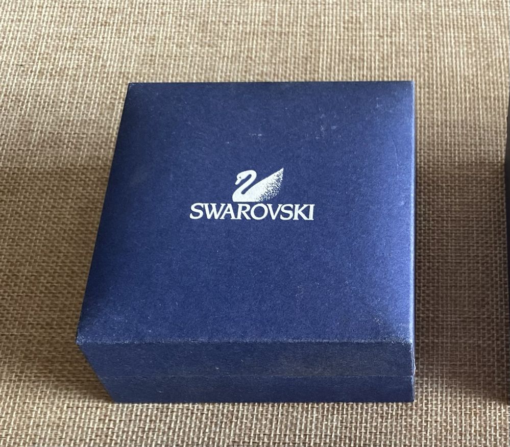 Colar Swarovski em caixa de origem.