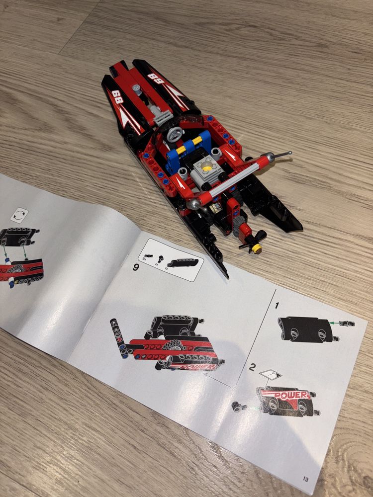 Lego technic 42089. Na pozostalych Playmobil.