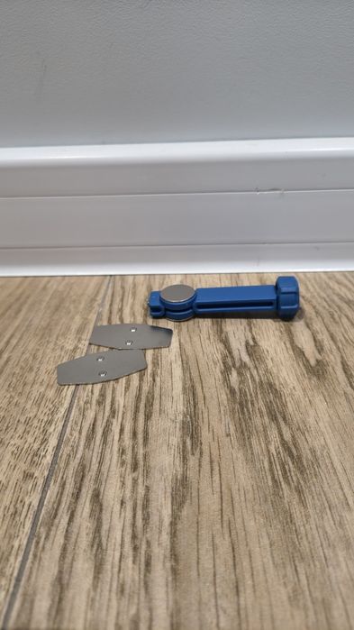 Przyrząd do cofania tłoczków hamulcowych