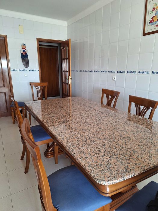 Mesa cozinha em pedra.