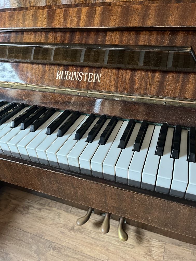 Pianino Rubinstein lakierowane