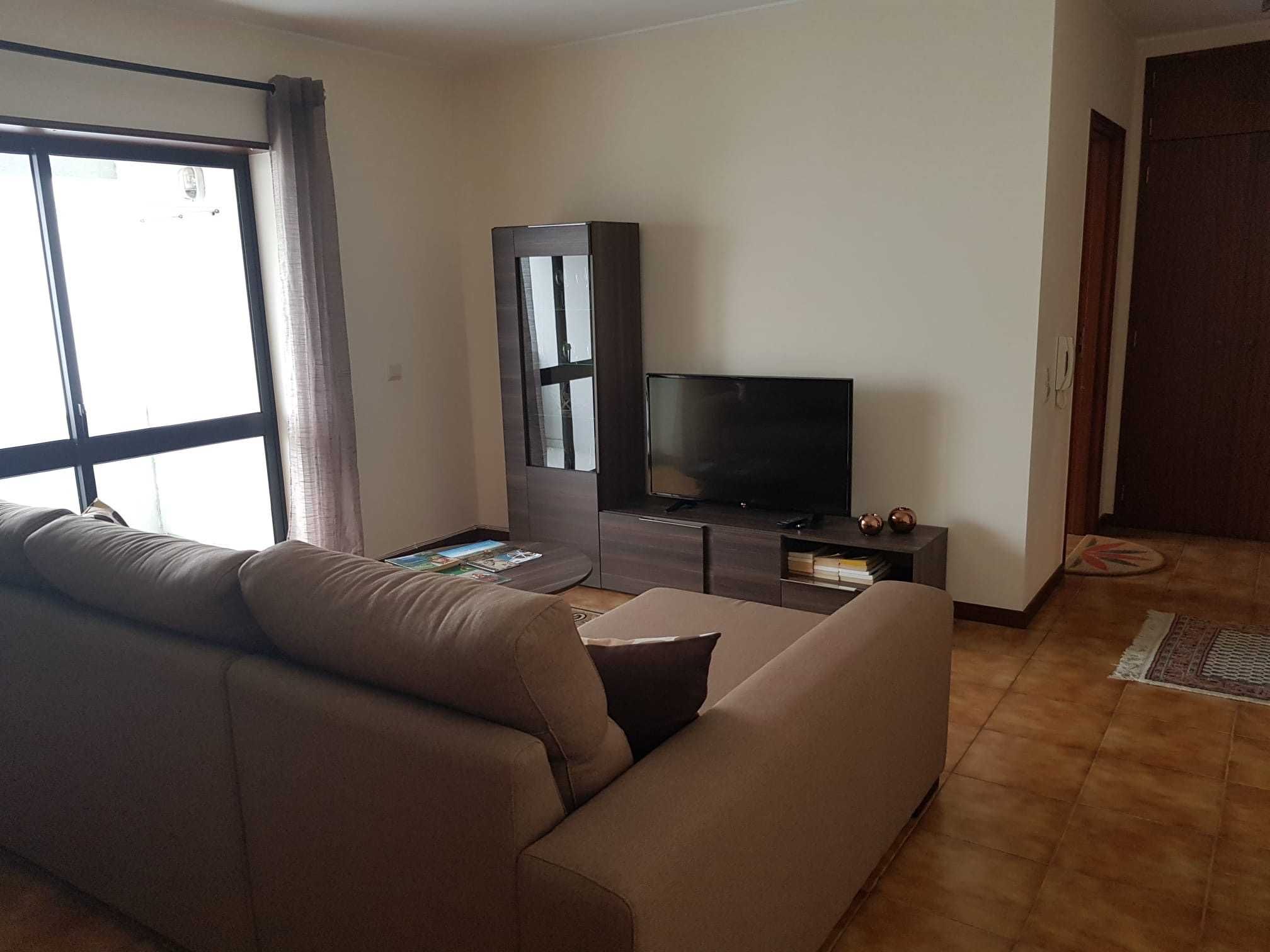 Apartamento T2 para arrendamento na Rua de São José, Darque